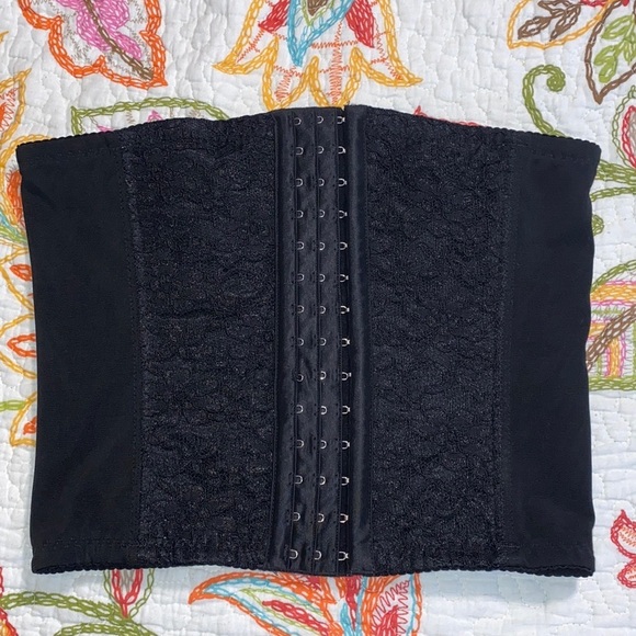 Medium waist trimmer shaper corset black hook and eye lace accents around hooks - Picture 1 of 6